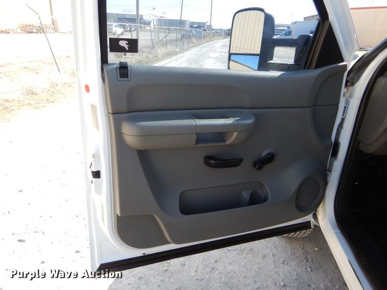 image for item DH3734 2007 Chevrolet Silverado 3500HD  Ext. Cab utility bed pickup truck