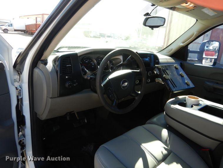 image for item DH3734 2007 Chevrolet Silverado 3500HD  Ext. Cab utility bed pickup truck