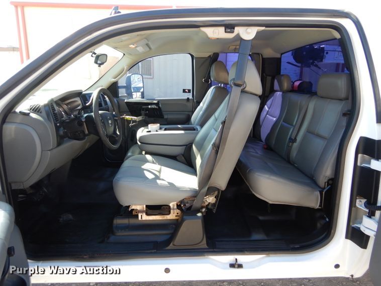 image for item DH3734 2007 Chevrolet Silverado 3500HD  Ext. Cab utility bed pickup truck