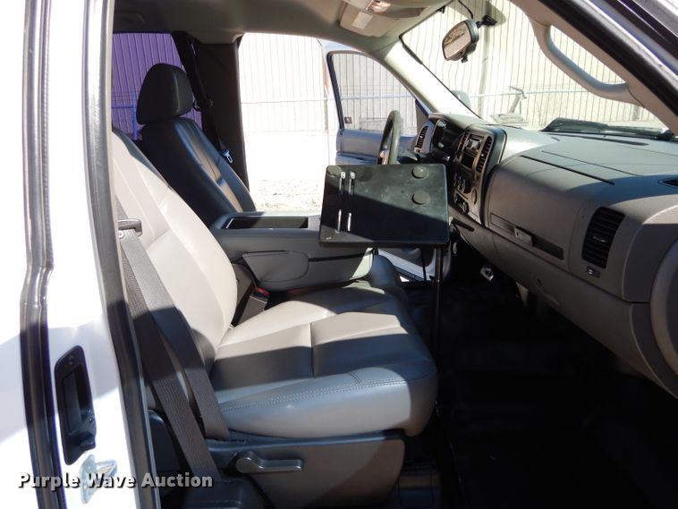 image for item DH3734 2007 Chevrolet Silverado 3500HD  Ext. Cab utility bed pickup truck