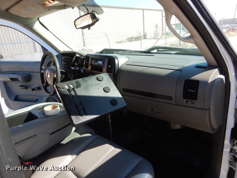 image for item DH3734 2007 Chevrolet Silverado 3500HD  Ext. Cab utility bed pickup truck