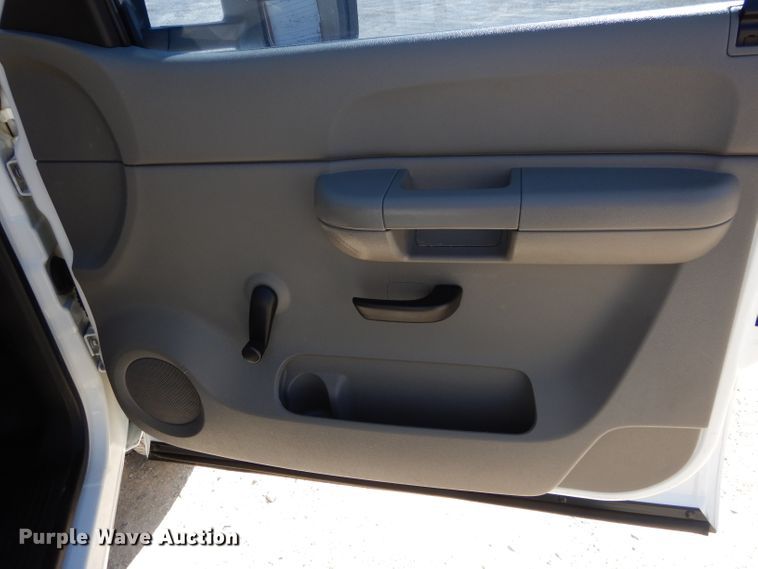 image for item DH3734 2007 Chevrolet Silverado 3500HD  Ext. Cab utility bed pickup truck