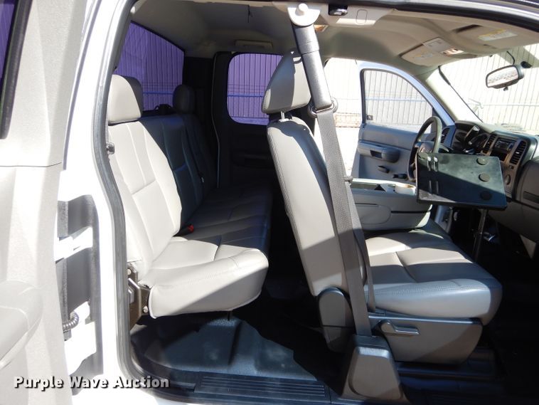 image for item DH3734 2007 Chevrolet Silverado 3500HD  Ext. Cab utility bed pickup truck