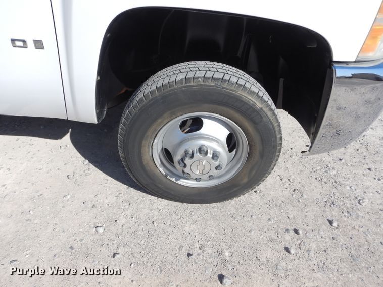 image for item DH3734 2007 Chevrolet Silverado 3500HD  Ext. Cab utility bed pickup truck