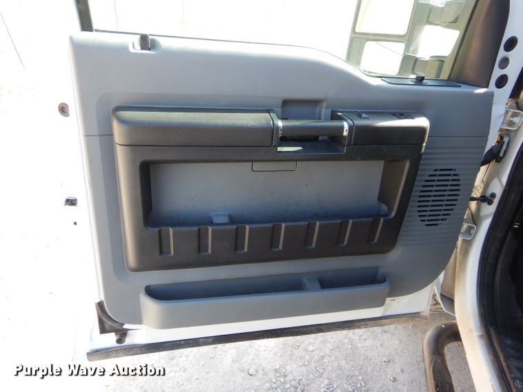 image for item DH3736 2015 Ford F350 Super Duty  SuperCab utility bed pickup truck