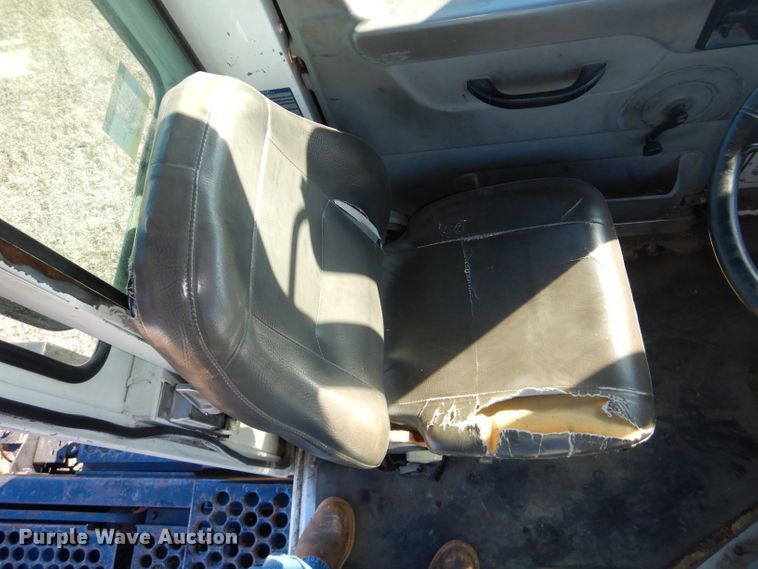 image for item DH4387 2004 Ottawa 30 yard truck