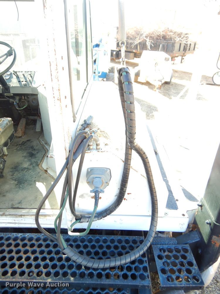 image for item DH4387 2004 Ottawa 30 yard truck