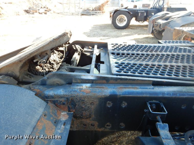 image for item DH4387 2004 Ottawa 30 yard truck