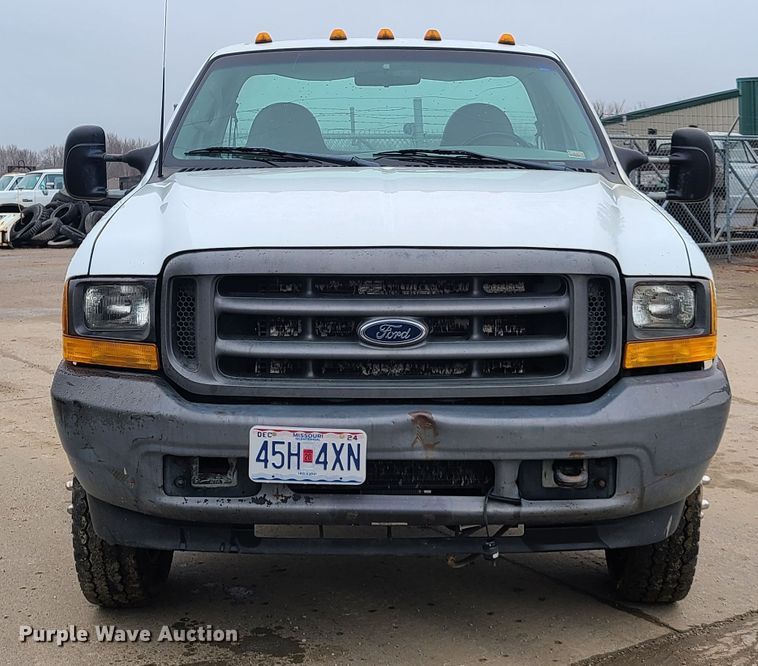 image for item DH5826 1999 Ford F550 Super Duty truck cab and chassis