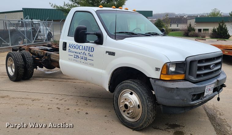 image for item DH5826 1999 Ford F550 Super Duty truck cab and chassis