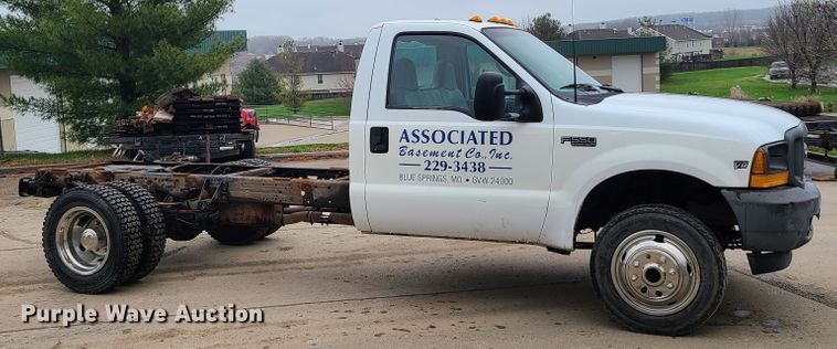 image for item DH5826 1999 Ford F550 Super Duty truck cab and chassis