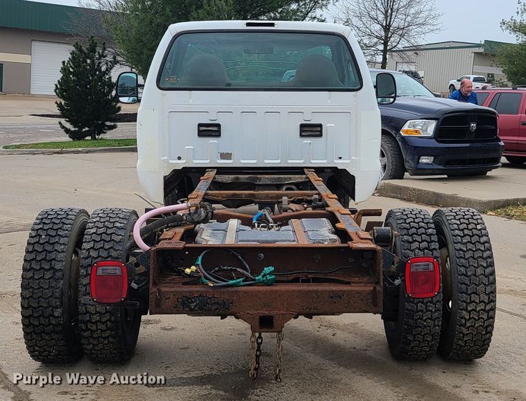 image for item DH5826 1999 Ford F550 Super Duty truck cab and chassis