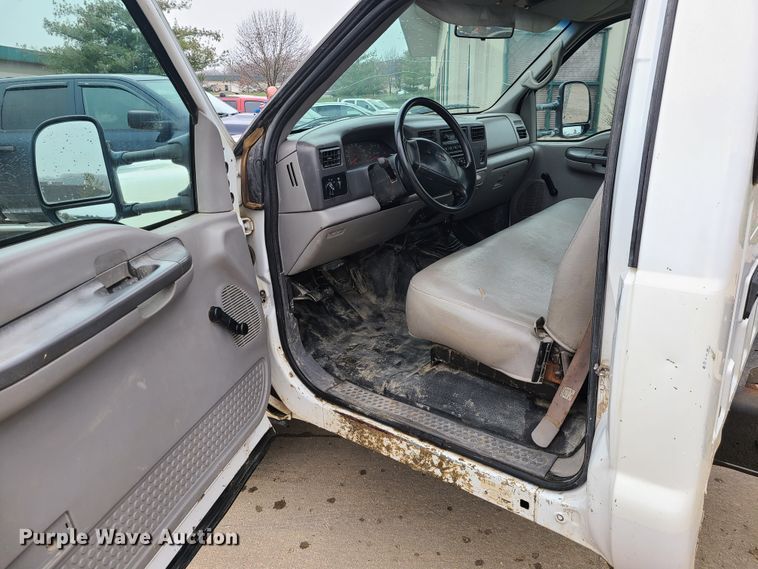 image for item DH5826 1999 Ford F550 Super Duty truck cab and chassis