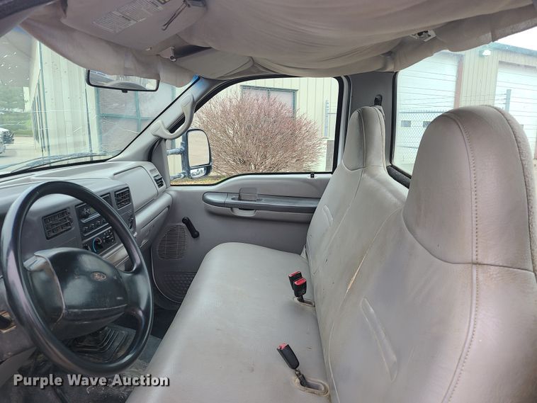 image for item DH5826 1999 Ford F550 Super Duty truck cab and chassis