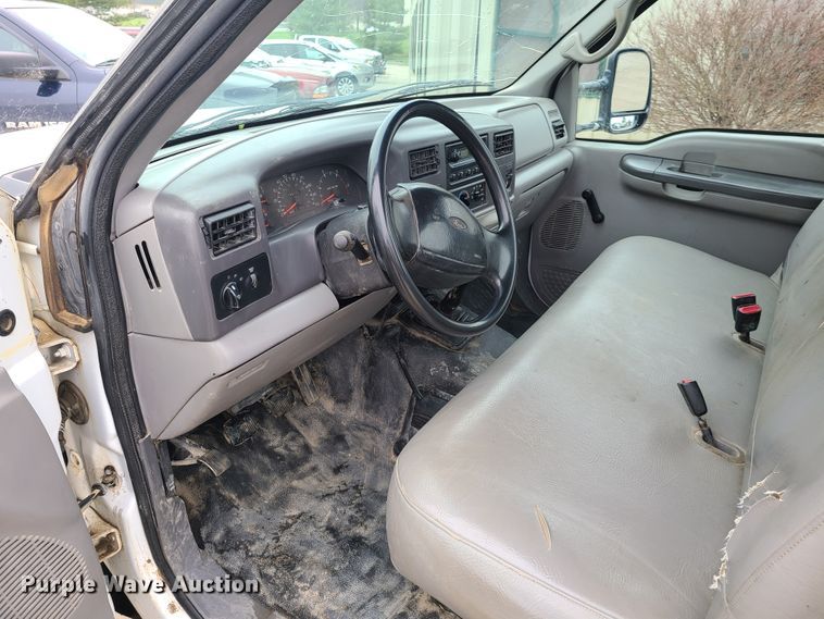 image for item DH5826 1999 Ford F550 Super Duty truck cab and chassis