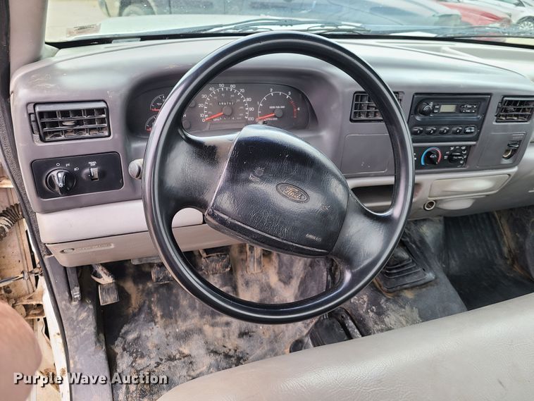 image for item DH5826 1999 Ford F550 Super Duty truck cab and chassis