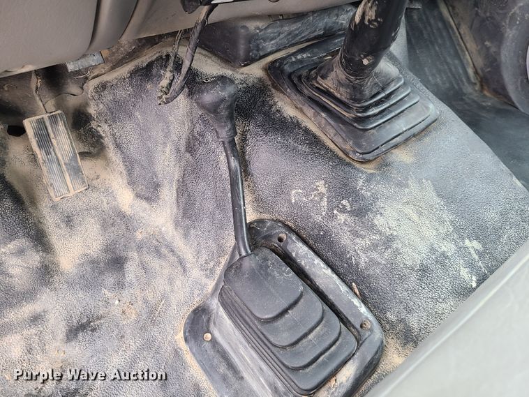 image for item DH5826 1999 Ford F550 Super Duty truck cab and chassis