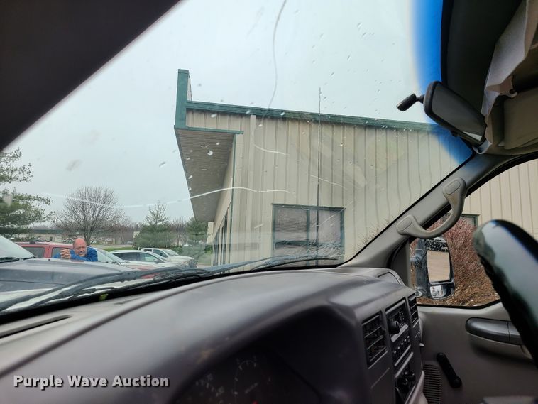 image for item DH5826 1999 Ford F550 Super Duty truck cab and chassis