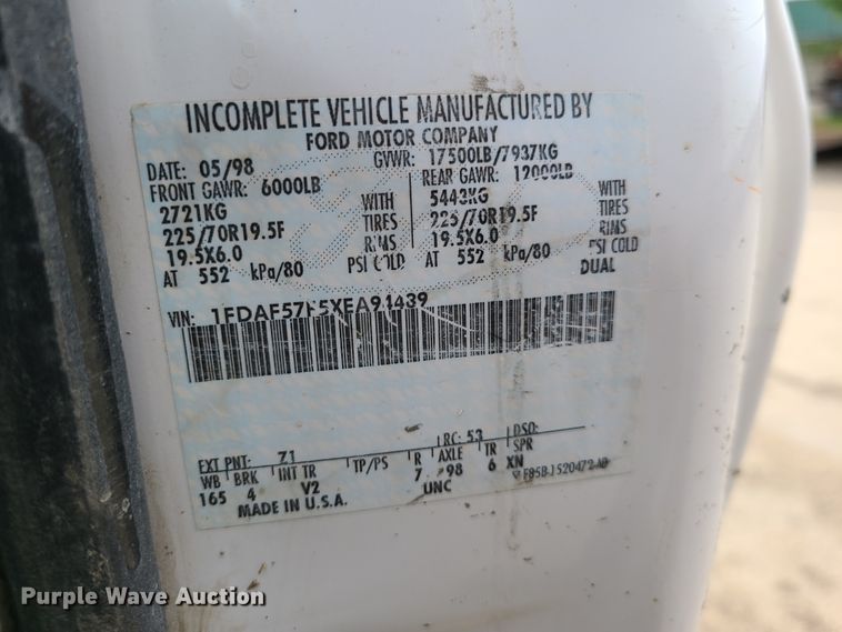 image for item DH5826 1999 Ford F550 Super Duty truck cab and chassis