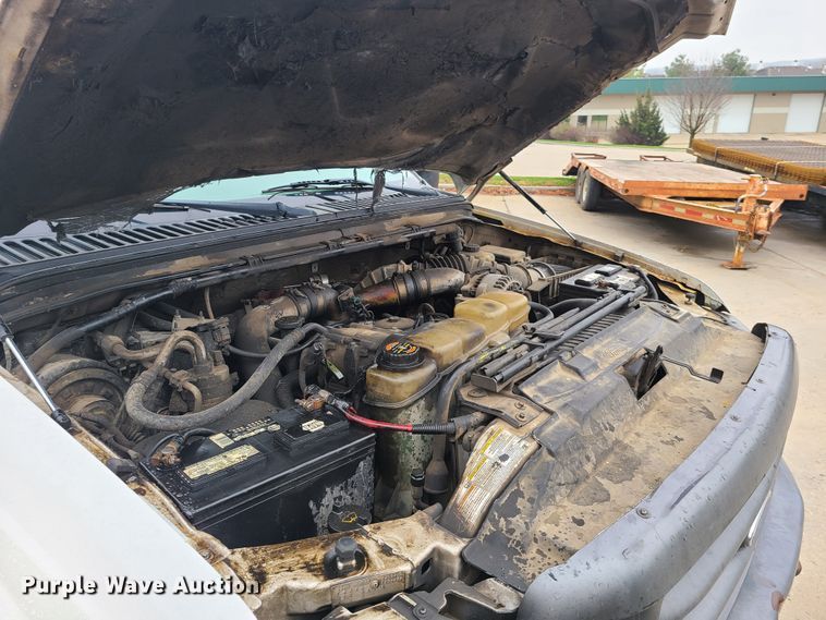 image for item DH5826 1999 Ford F550 Super Duty truck cab and chassis