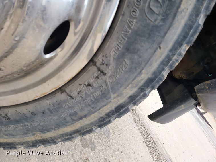 image for item DH5826 1999 Ford F550 Super Duty truck cab and chassis