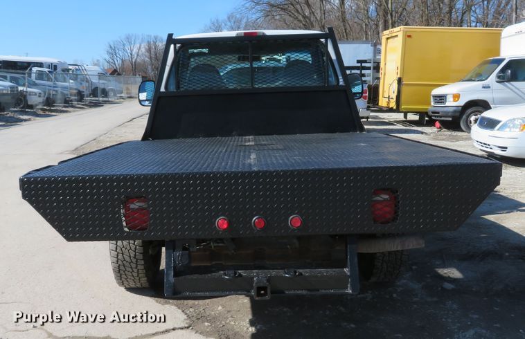 image for item DI2070 2000 Ford F350 Super Duty XL  flatbed pickup truck