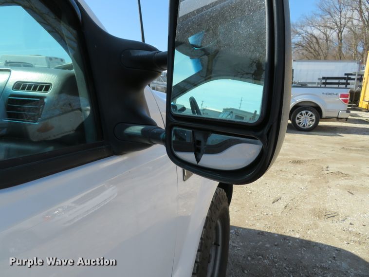 image for item DI2070 2000 Ford F350 Super Duty XL  flatbed pickup truck