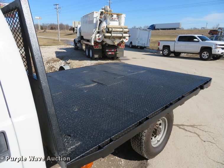 image for item DI2070 2000 Ford F350 Super Duty XL  flatbed pickup truck