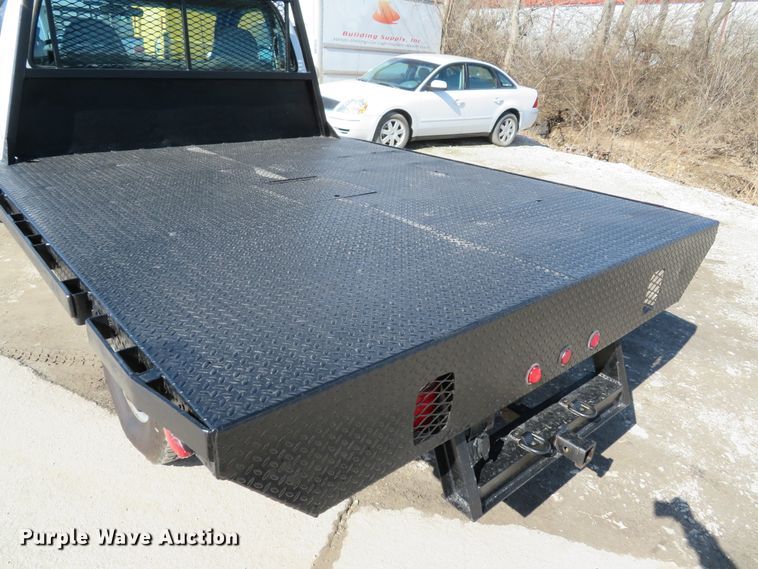 image for item DI2070 2000 Ford F350 Super Duty XL  flatbed pickup truck