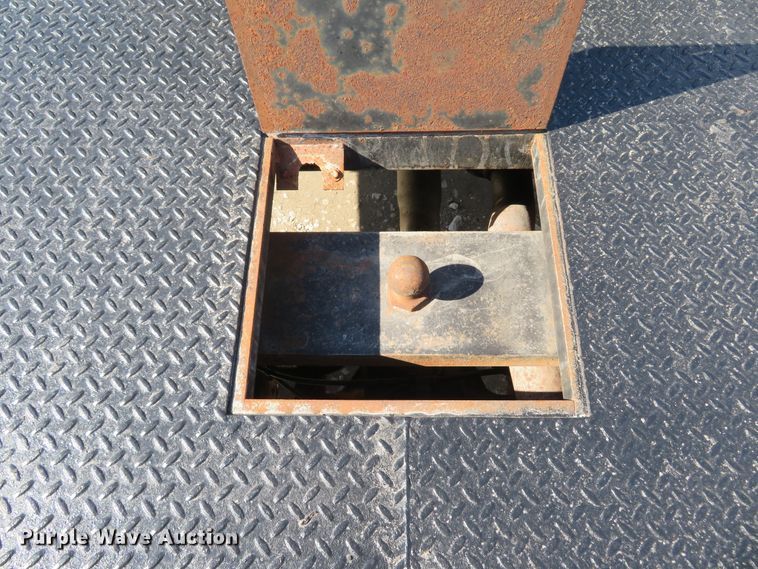 image for item DI2070 2000 Ford F350 Super Duty XL  flatbed pickup truck