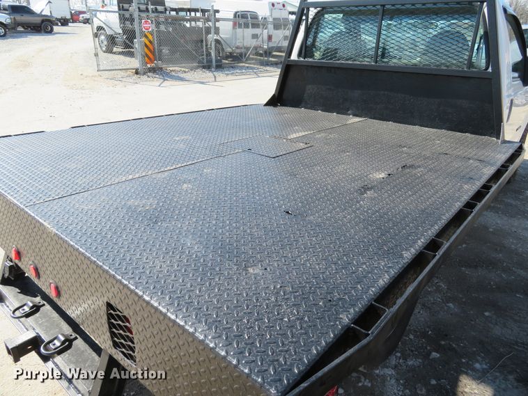 image for item DI2070 2000 Ford F350 Super Duty XL  flatbed pickup truck