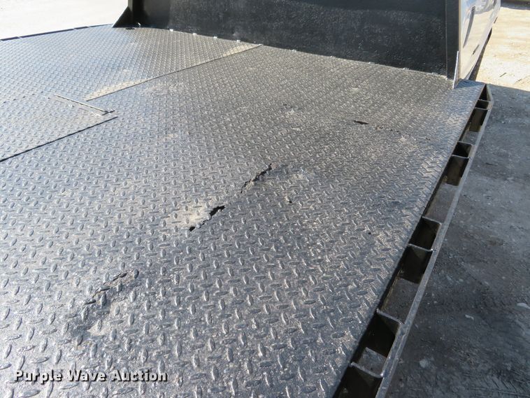 image for item DI2070 2000 Ford F350 Super Duty XL  flatbed pickup truck