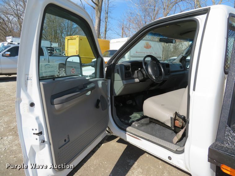 image for item DI2070 2000 Ford F350 Super Duty XL  flatbed pickup truck