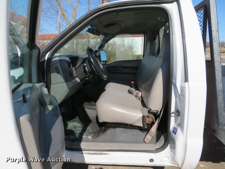 image for item DI2070 2000 Ford F350 Super Duty XL  flatbed pickup truck