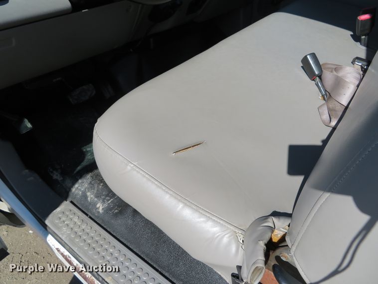 image for item DI2070 2000 Ford F350 Super Duty XL  flatbed pickup truck