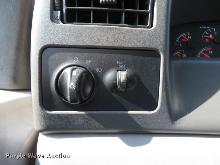 image for item DI2070 2000 Ford F350 Super Duty XL  flatbed pickup truck