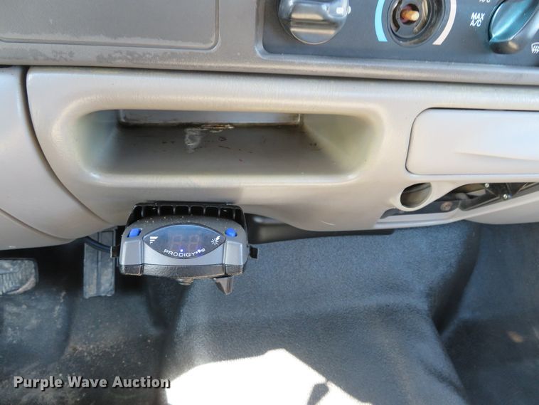 image for item DI2070 2000 Ford F350 Super Duty XL  flatbed pickup truck