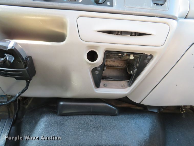 image for item DI2070 2000 Ford F350 Super Duty XL  flatbed pickup truck