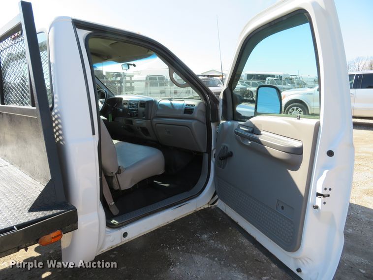 image for item DI2070 2000 Ford F350 Super Duty XL  flatbed pickup truck