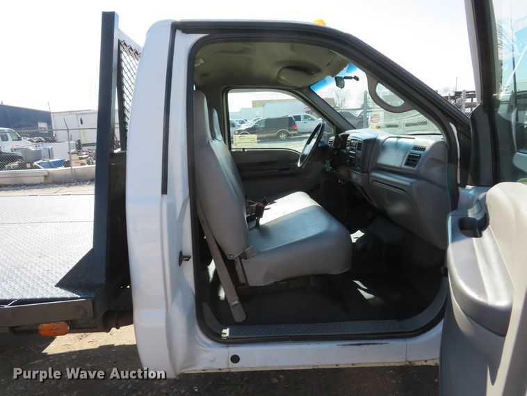 image for item DI2070 2000 Ford F350 Super Duty XL  flatbed pickup truck