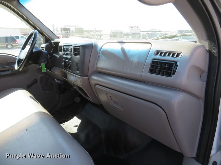 image for item DI2070 2000 Ford F350 Super Duty XL  flatbed pickup truck