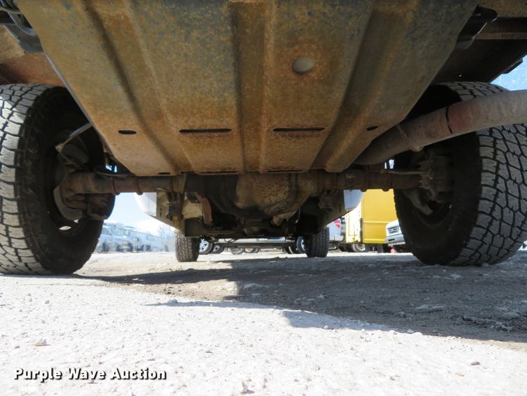 image for item DI2070 2000 Ford F350 Super Duty XL  flatbed pickup truck