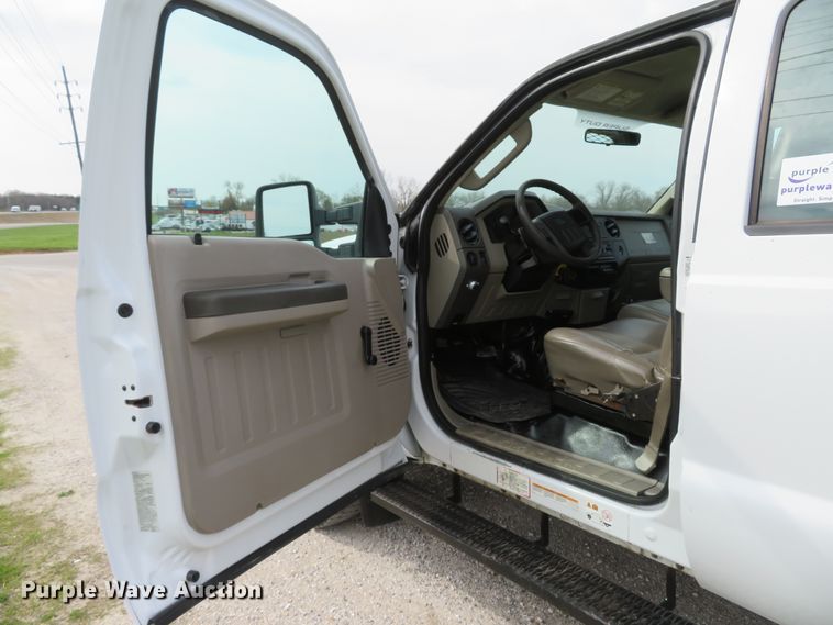 image for item DI2113 2008 Ford F550 Super Duty XL Crew Cab utility truck