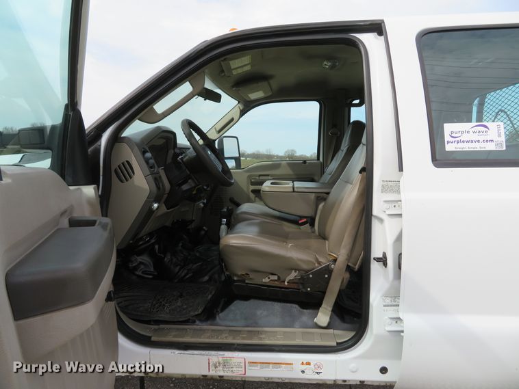 image for item DI2113 2008 Ford F550 Super Duty XL Crew Cab utility truck