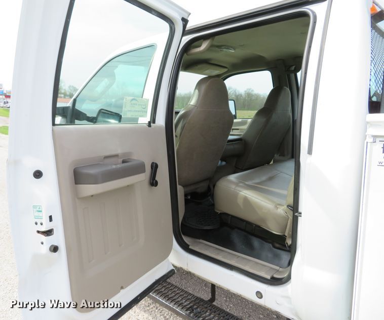 image for item DI2113 2008 Ford F550 Super Duty XL Crew Cab utility truck