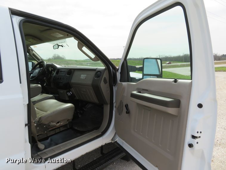 image for item DI2113 2008 Ford F550 Super Duty XL Crew Cab utility truck