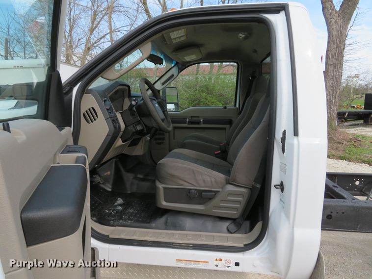 image for item DI2114 2010 Ford F450 Super Duty XL truck cab and chassis