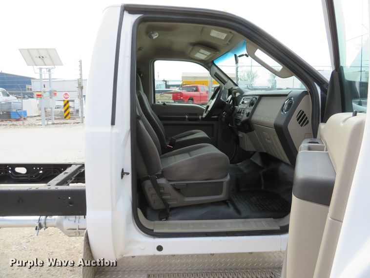 image for item DI2114 2010 Ford F450 Super Duty XL truck cab and chassis