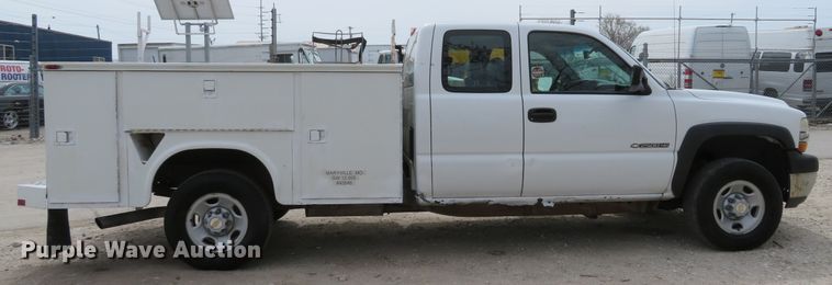 image for item DI2116 2002 Chevrolet Silverado 2500HD  Ext. Cab utility bed pickup truck