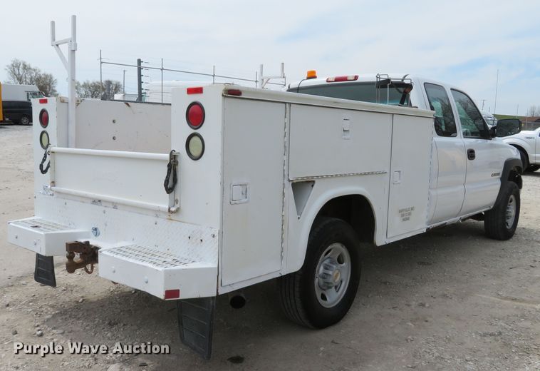 image for item DI2116 2002 Chevrolet Silverado 2500HD  Ext. Cab utility bed pickup truck